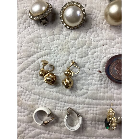 Lot of 16 Pairs Vintage Clip-On & Screw-Back Earrings*Costume Jewelry*Stylish - Picture 3 of 7